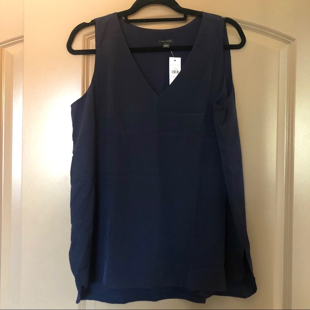 NWT Ann Taylor navy v neck tank